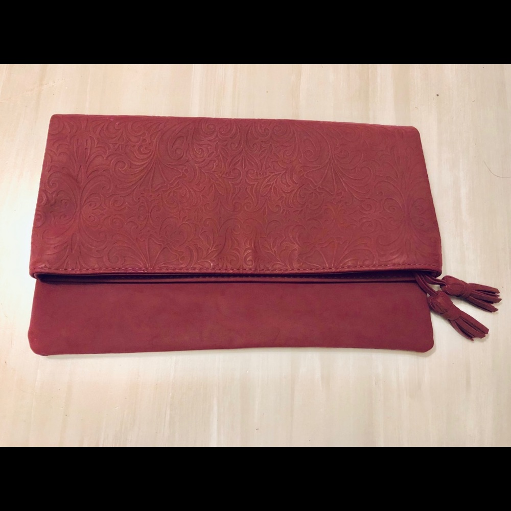CLUTCH - Magnetic Closure; also zips shut. Mauve.